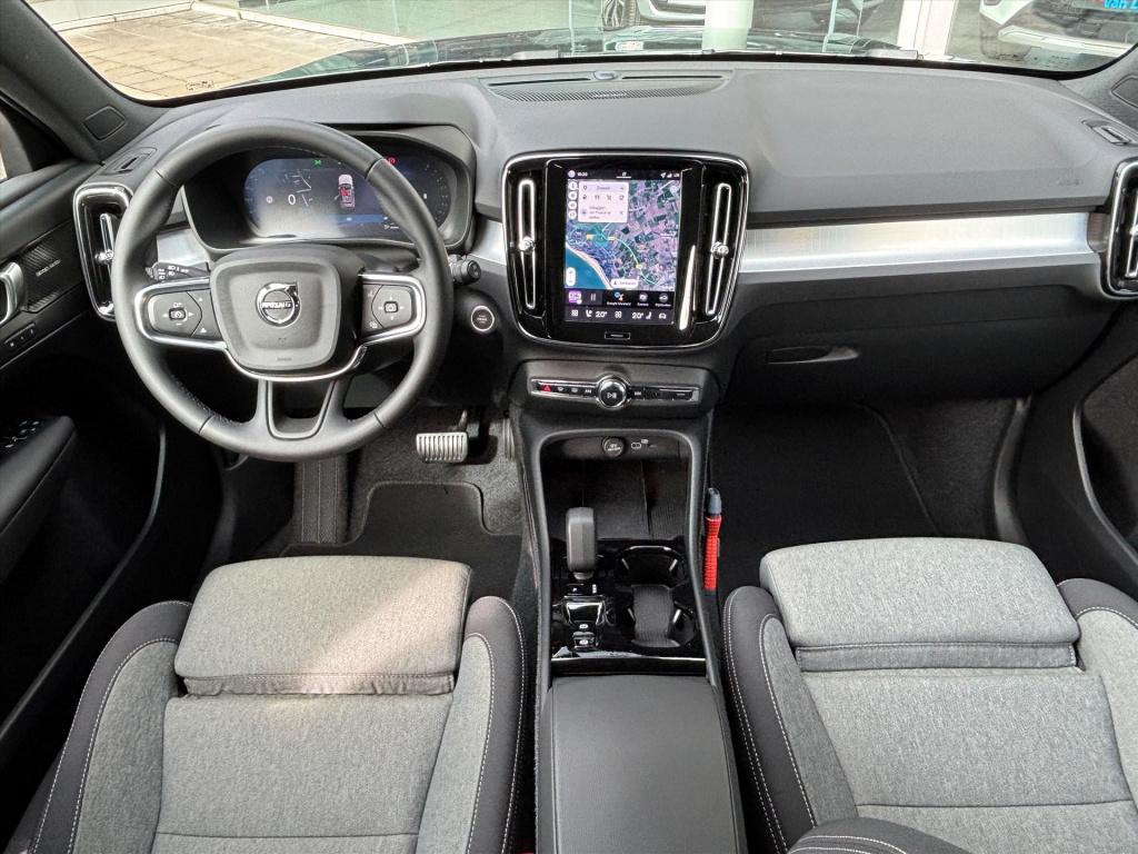 Volvo XC40 2.0 b4 b4 plus dark|stuur-stoel voorruitverwarm|blis| trekhaak| 