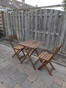 Tafel met 2 stoeltjes voor tuin of terras