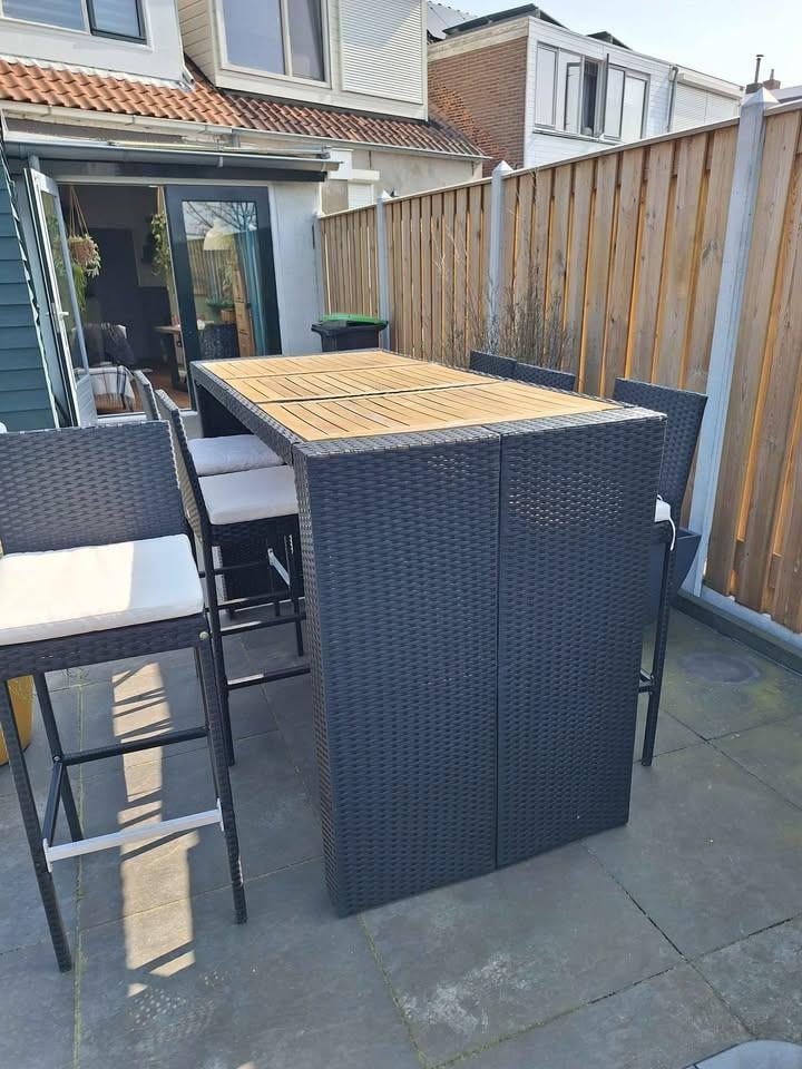 Tuin barset met 6 barkrukken