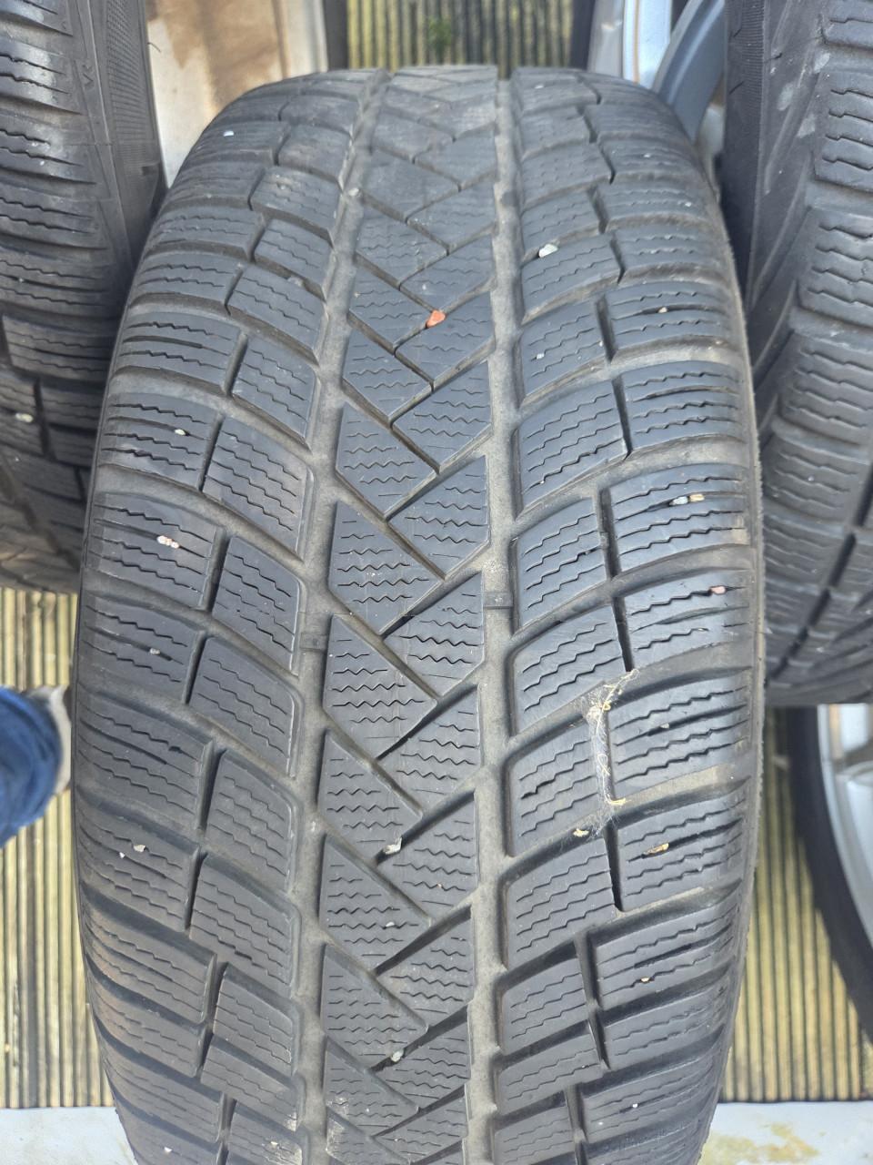 Te koop Winterbanden (225 /50 R17)