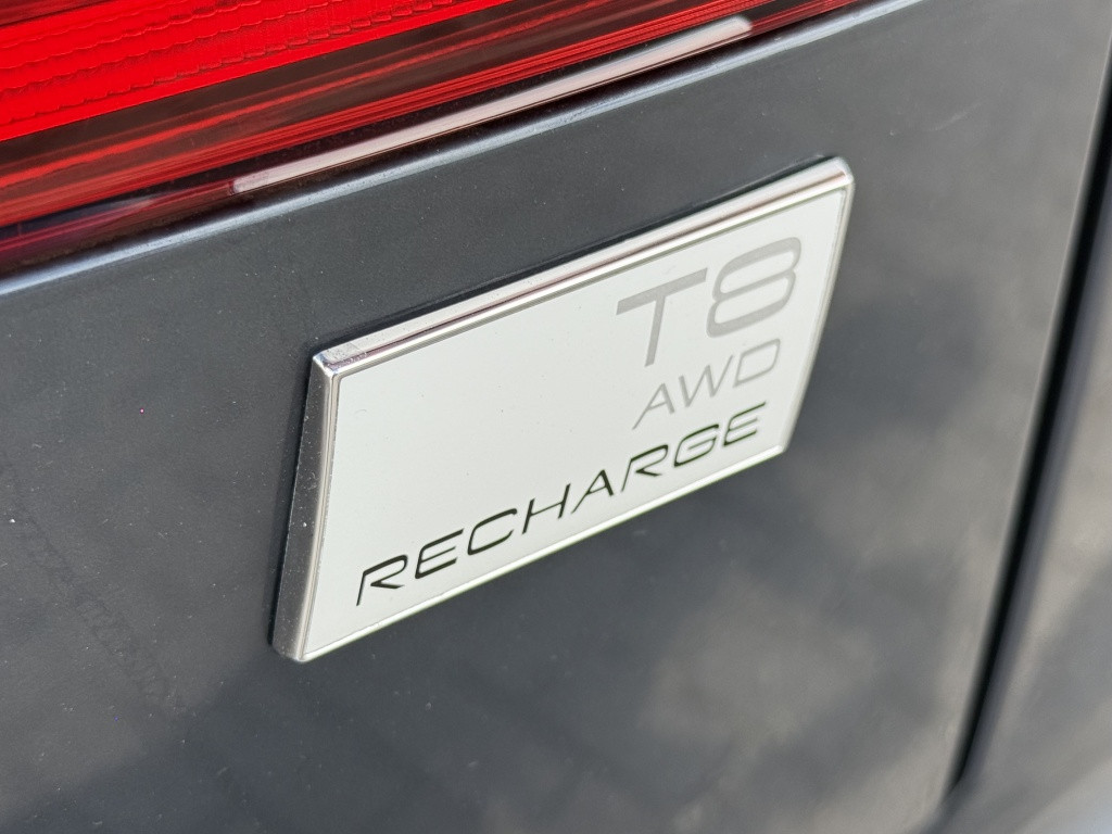 Volvo XC60 t8 455pk recharge ultra dark| full options ! luchtvering b&w sou