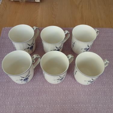 Zes koffiebekers  Villeroy en Boch.