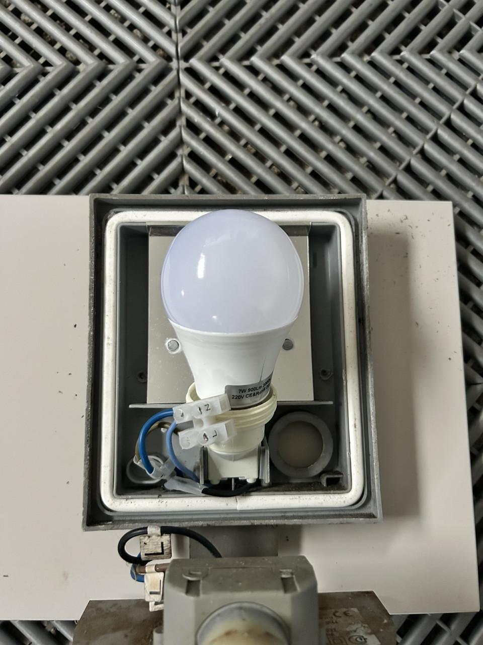 Massive rvs-buitenlamp