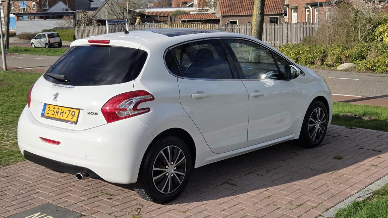 Peugeot 208 1.2 VTi Allure |PANO DAK|NIEUWE APK 03/27