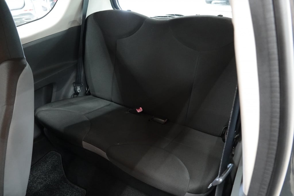 Toyota Aygo 1.0-12v | airco | bluetooth |