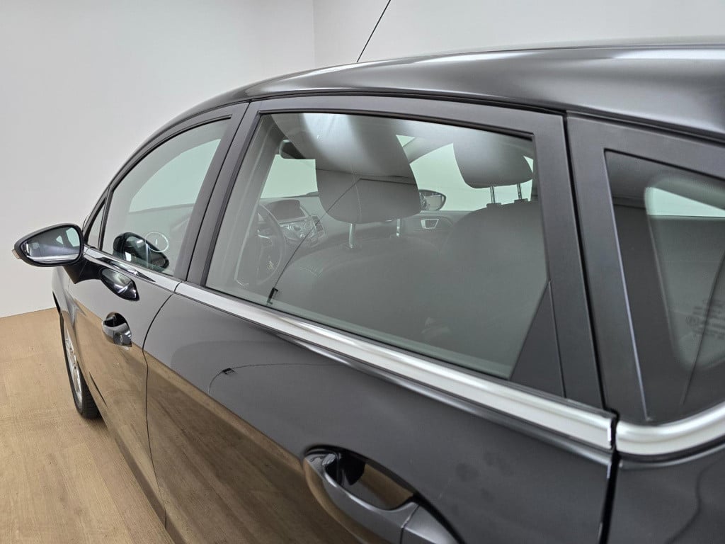 Ford Fiesta occasion titanium uitvoering met cruisecontrol en bluetooth | t