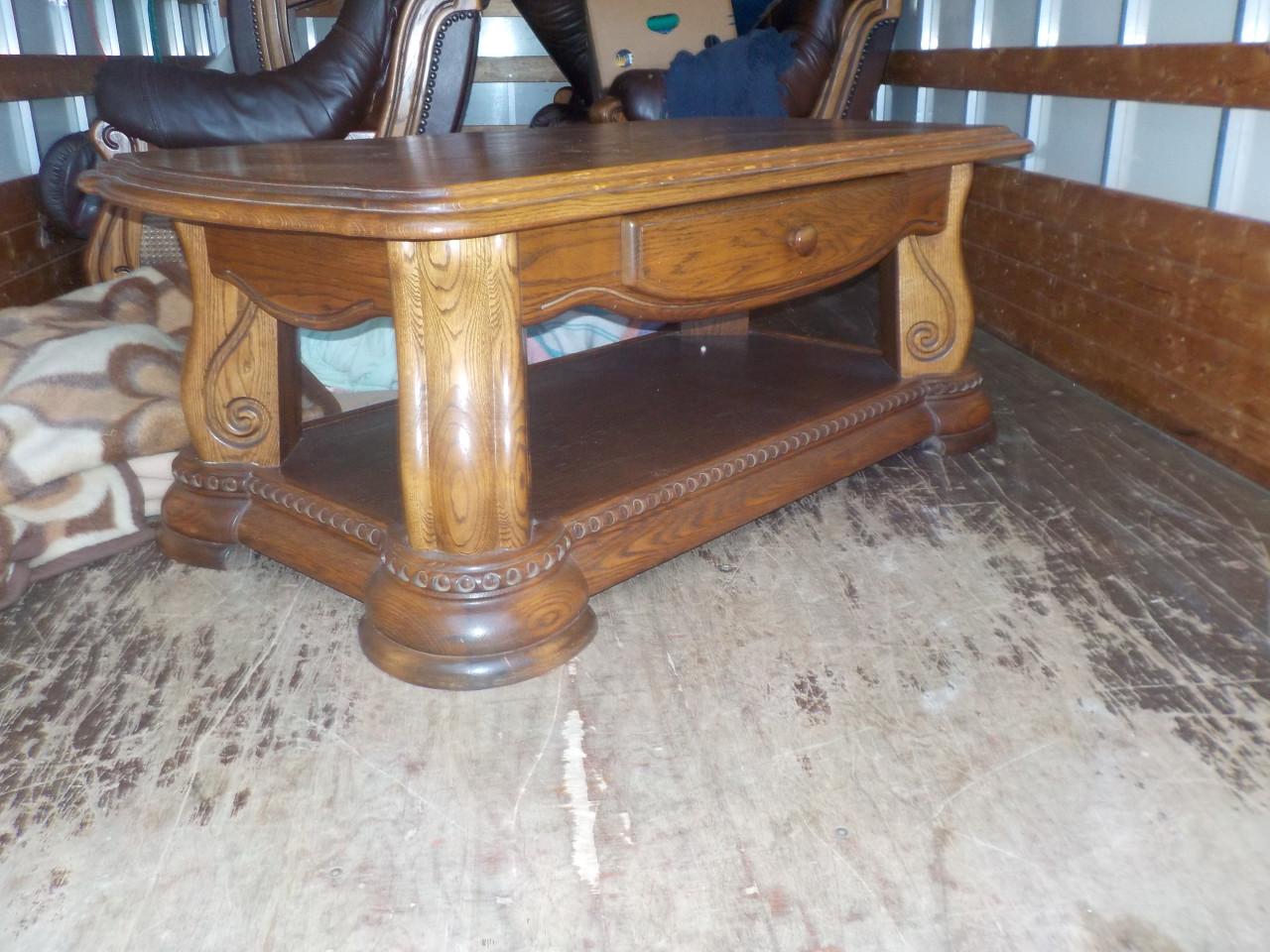 Mooie kwaliteit massief eiken salontafel met lade in zeer goede staat