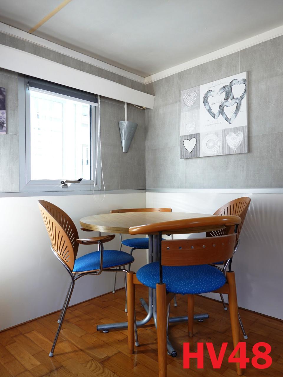 Betaalbare stacaravan met dubbel glas en 2 slaapkamers te koop