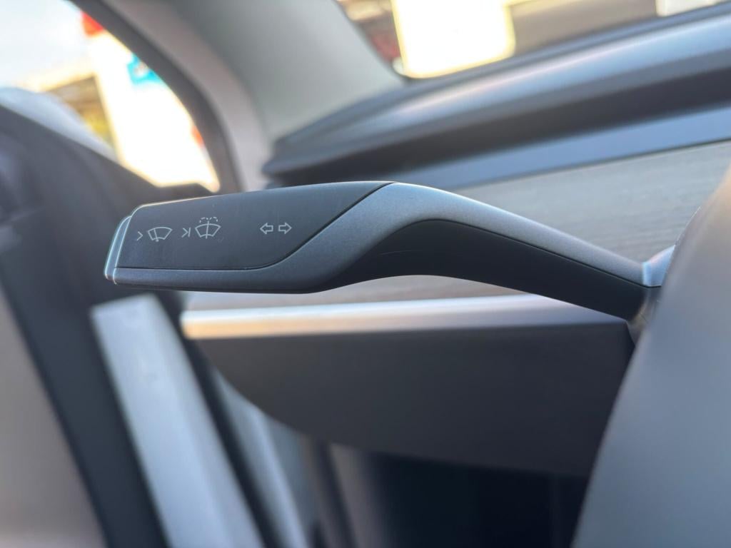 Tesla Model Y long range awd 75 kwh