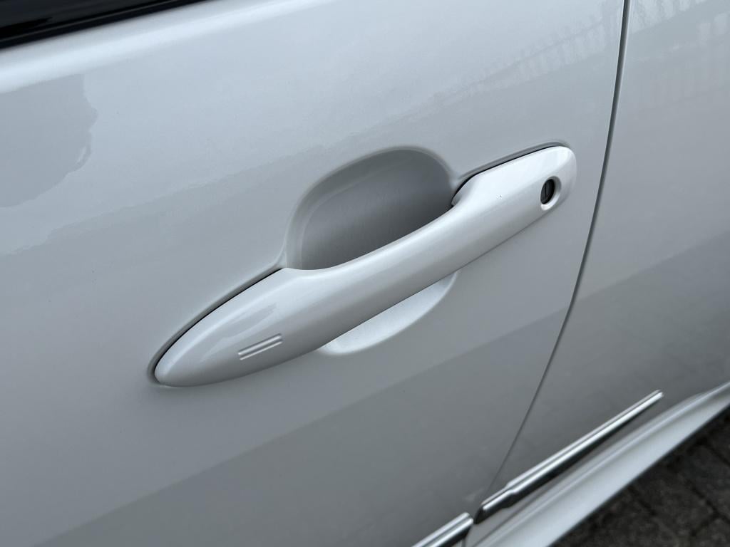 Toyota Yaris 1.5 hyb. executive | nl auto | dealerondehouden | hud | jbl au