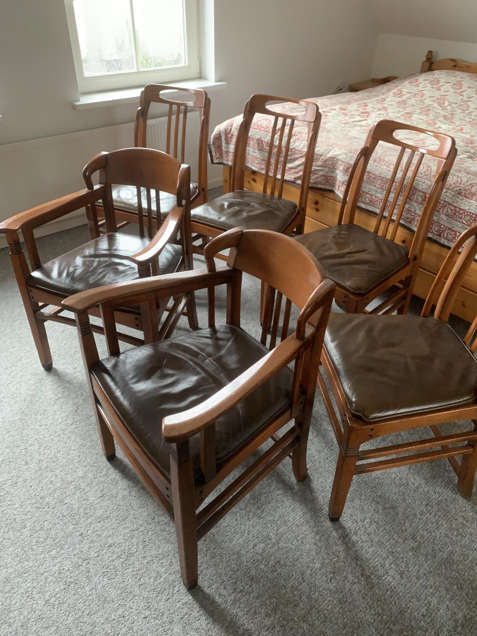 Te koop Schuitema Jugendstil stoelen.