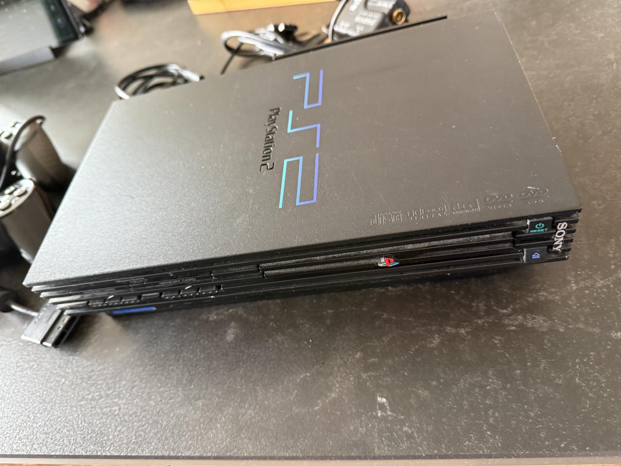 Playstation 2 met 11 games, 2 controllers en kabels