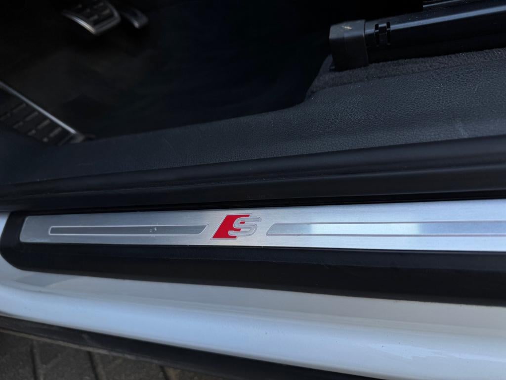 Audi Q3 35 tfsi 3x s-line* keyless * matrix led * camera * carplay