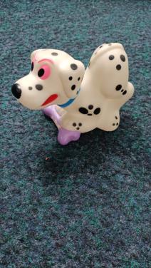 Honden speeltje. Ongeveer 15 cm. groot. Piept als je erin knijpt.