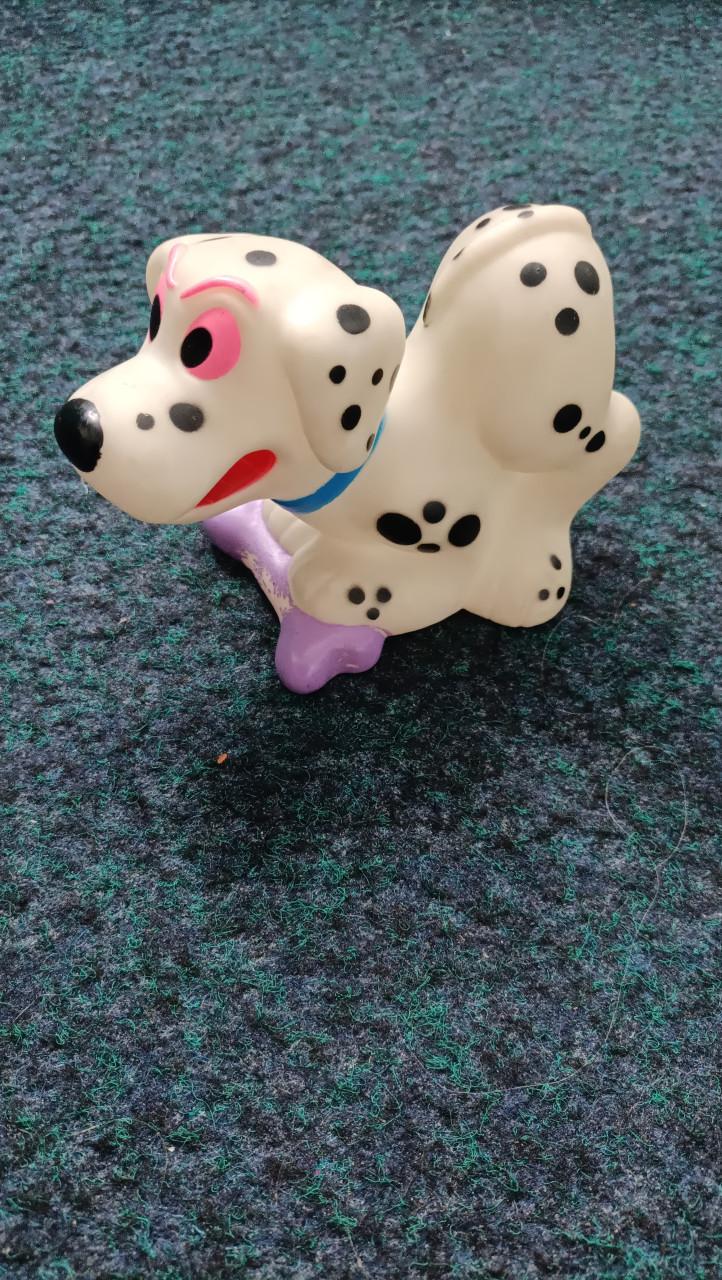 Honden speeltje. Ongeveer 15 cm. groot. Piept als je erin knijpt.