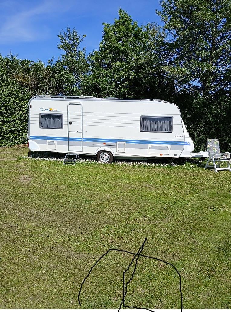 Caravan Hobby 560 UL Exclusive met z.g.a.n. voortent en luifel