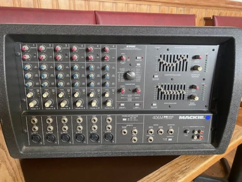 Mackie 406M FR Series powermixer, 2x250 watt zangversterker