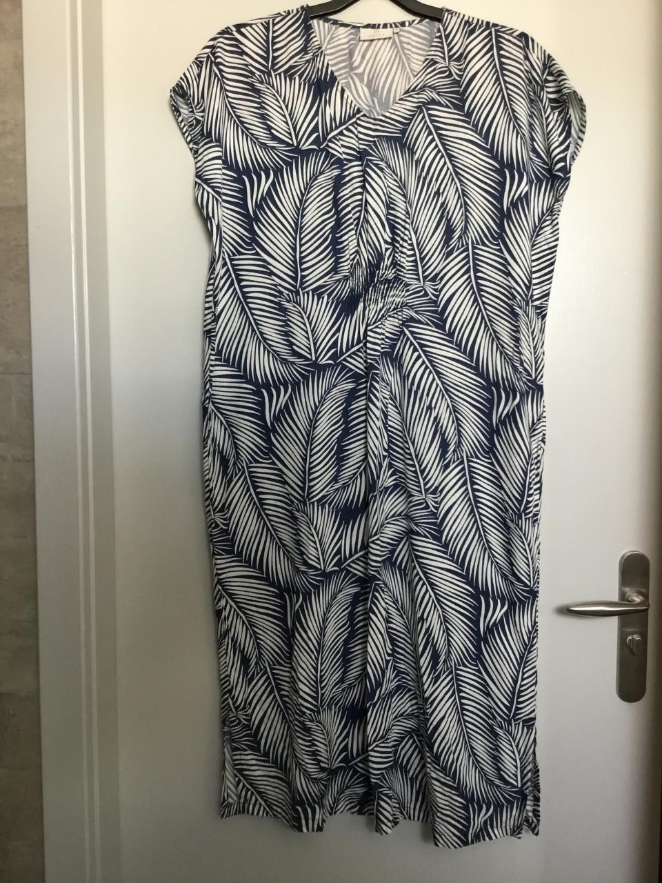 Zomerjurk.    Kaffe.