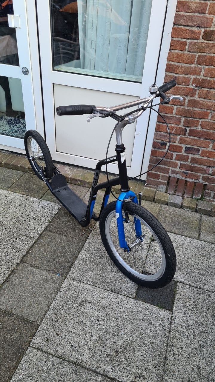 Yedoo Mezeg Scooter-Black voor Volwassenen