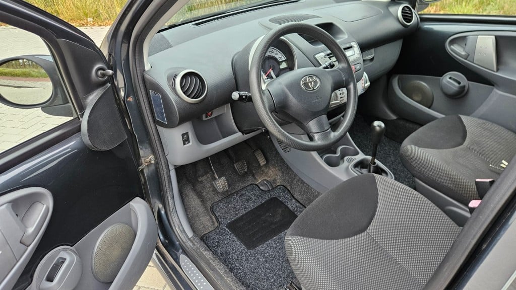 Toyota Aygo 1.0-12v comfort 5drs nl auto / nap