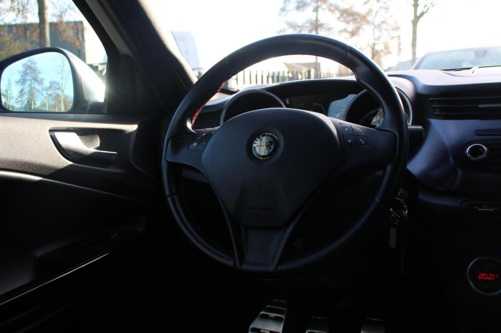 Alfa Romeo Giulietta 1.4 turbo super- sportiva - leer/alcantara - stoelverw