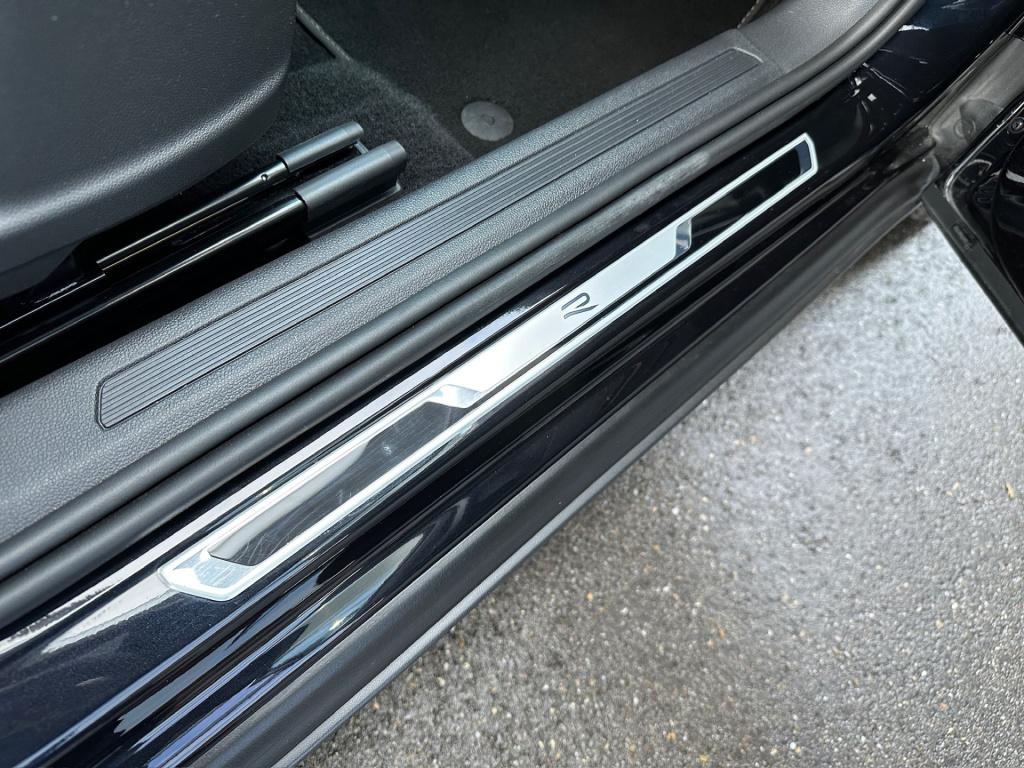 Volkswagen T-cross 1.5 tsi 150pk dsg r-line | black style | trekhaak | iq l