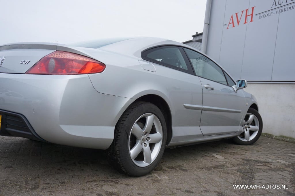 Peugeot 407 coupé 2.2-16v pack