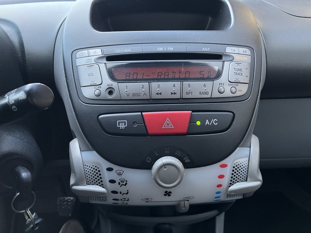 Toyota Aygo 1.0-12v comfort 5-deurs | automaat | park. sensoren | lichtmeta