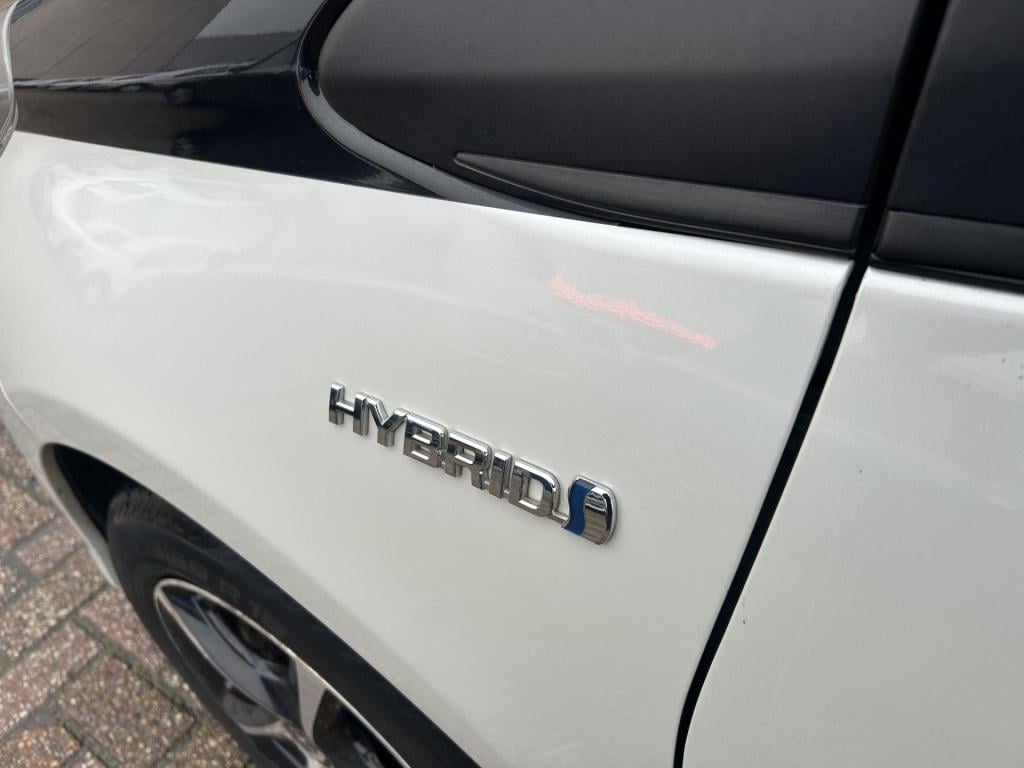 Toyota Yaris 1.5 hybrid dynamic bi-tone |gefotografeerd op winterwielen, se