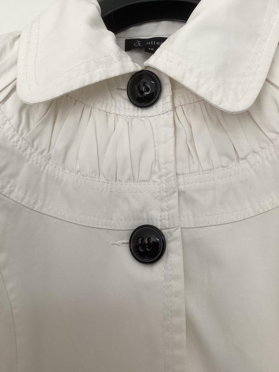 Leuke zomer jas leuke details zgan maat 42