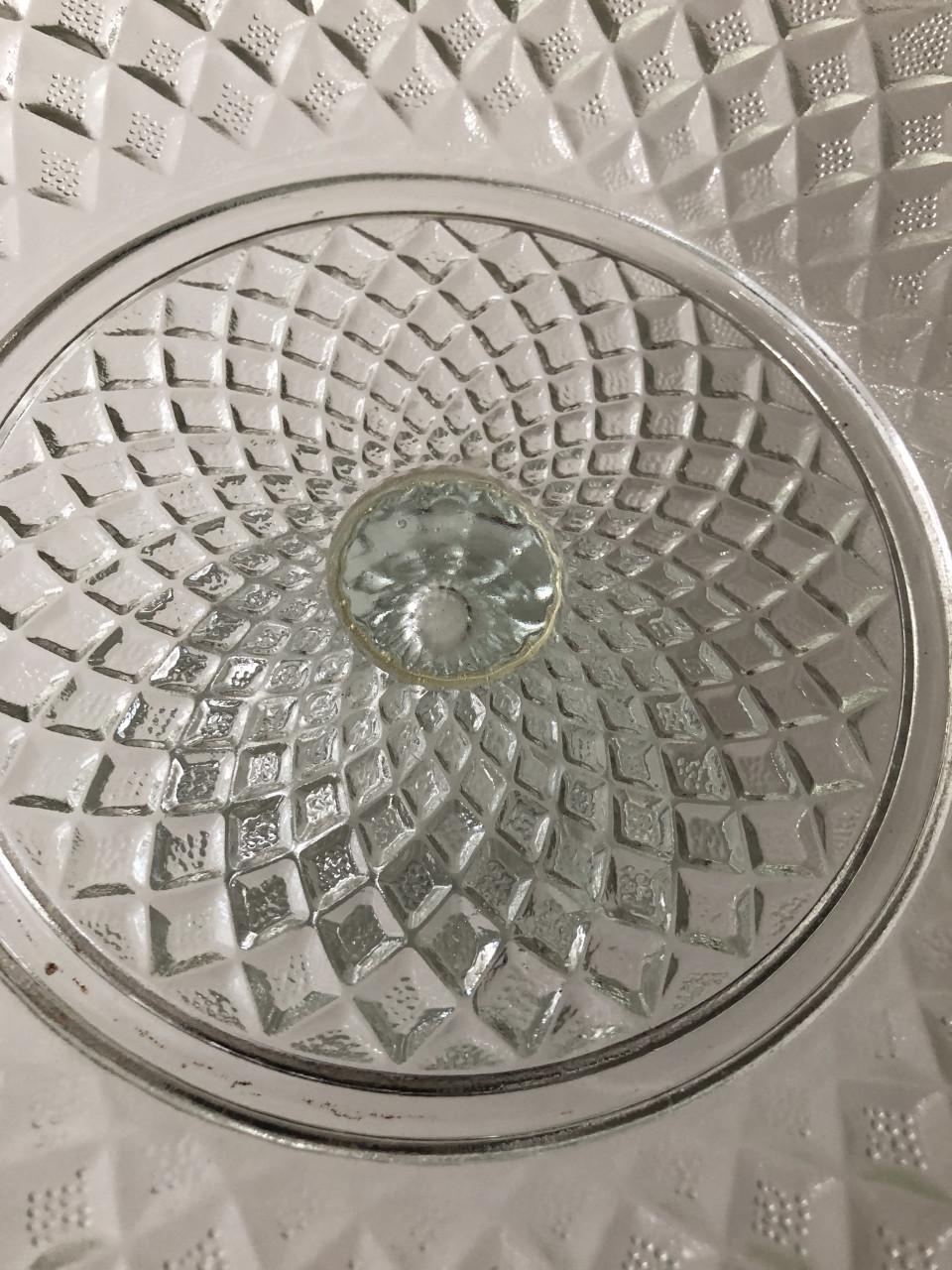 Mooie brocante taartplateau van geperst glas