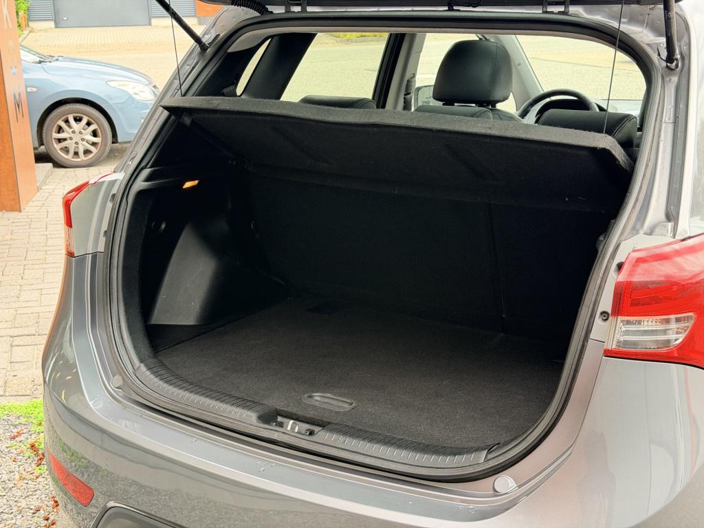 Hyundai Ix20 1.6i i-catcher | camera | trekhaak | cruise control | open dak