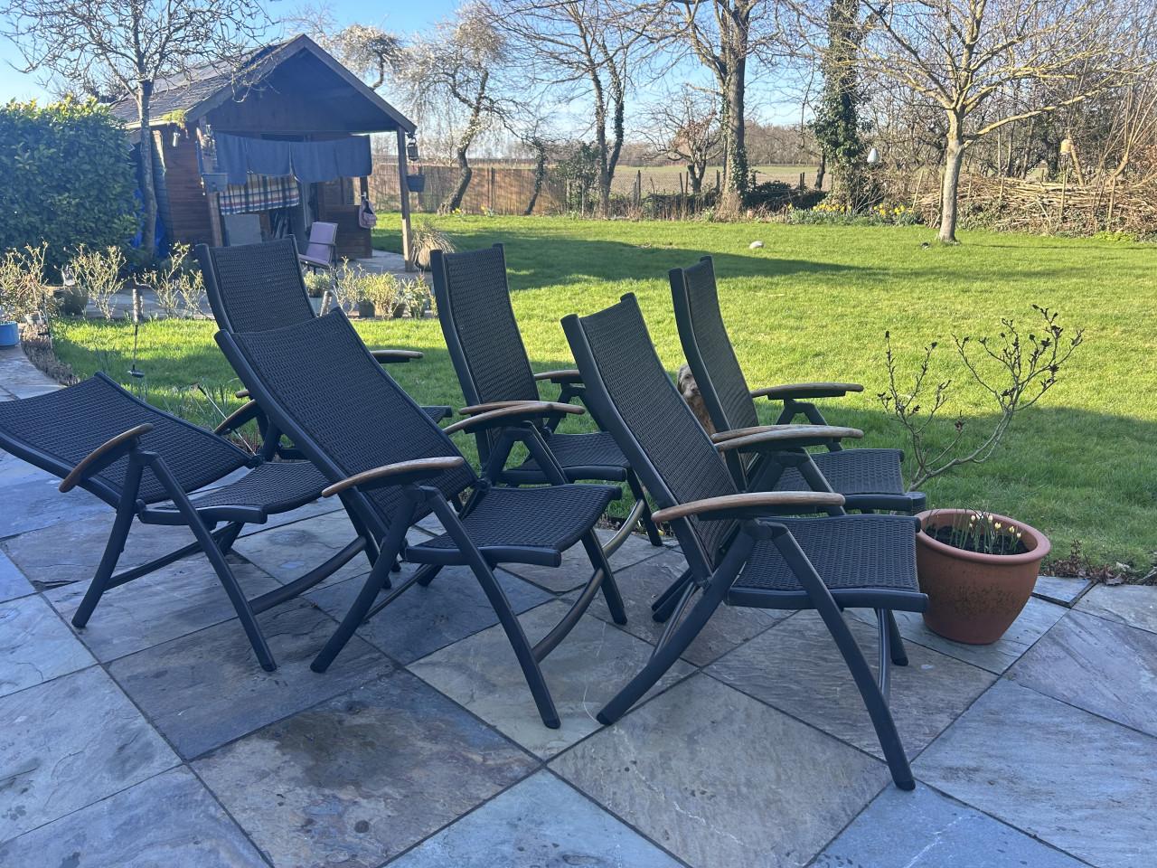 7 Delig tuinset met bijna nieuwe kussens