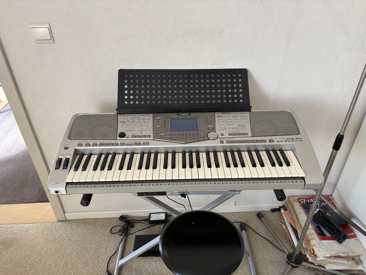 Yamaha PSR-2100 keyboard