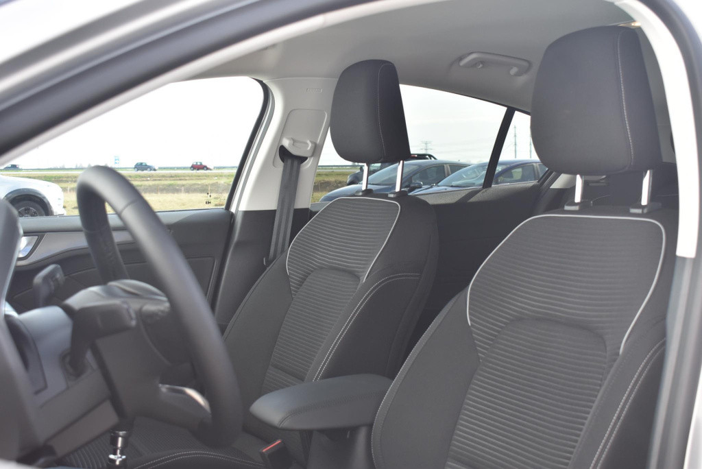 Ford Focus 1.0 ecoboost hybrid titanium | btw auto | navigatie | apple carp