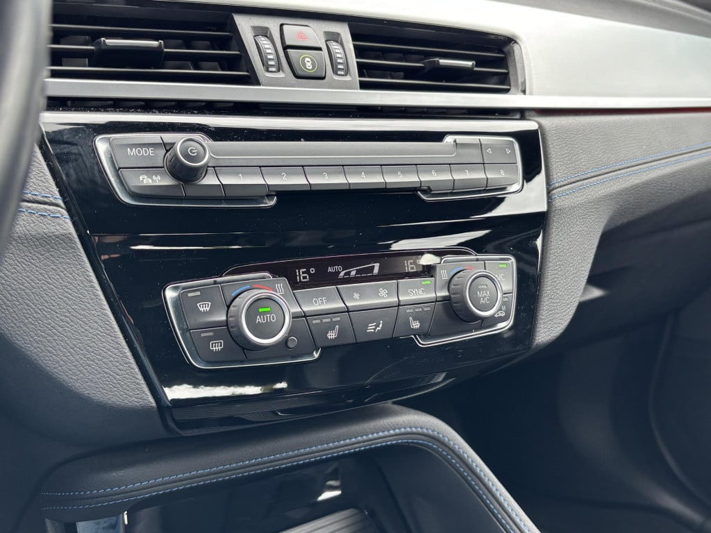 BMW X1 sdrive18i high executive m sport | trekhaak afneembaar | sportstoele