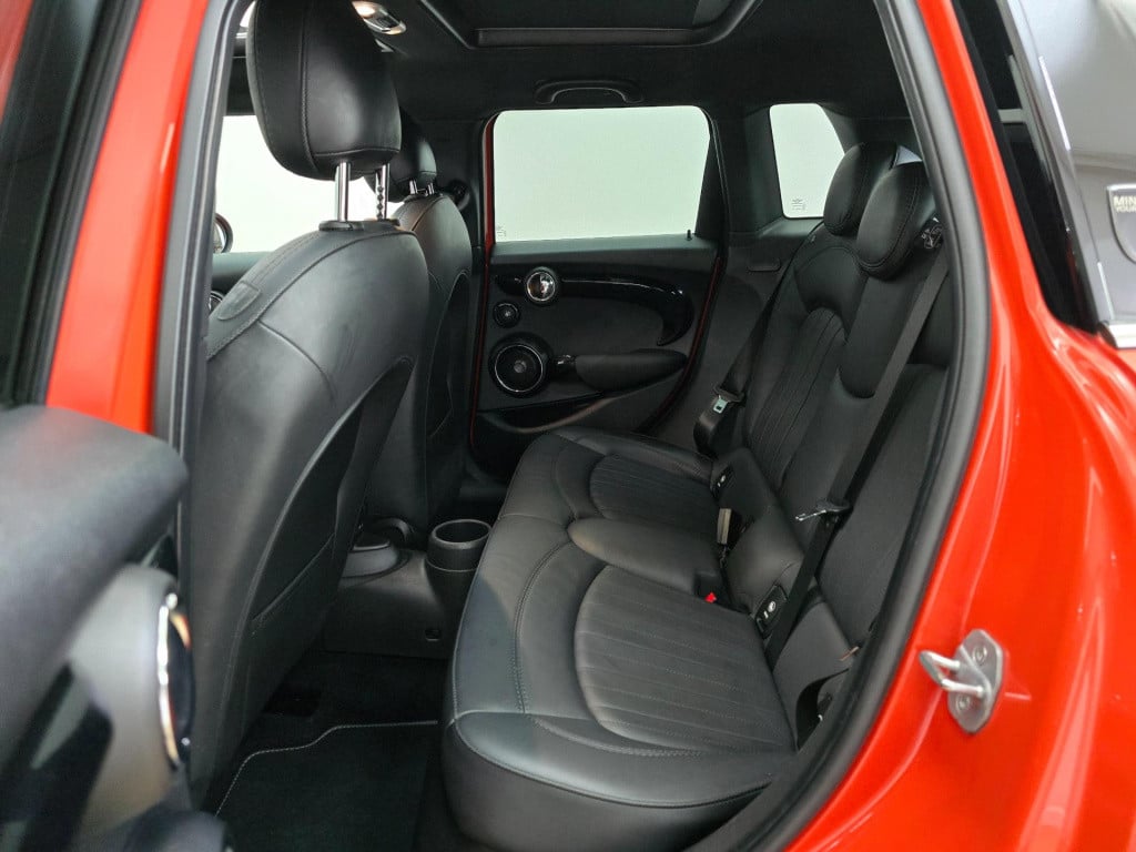 Mini Cooper mini occasion 2.0 automaat | 5 deurs en maar 1 van in nl | twee