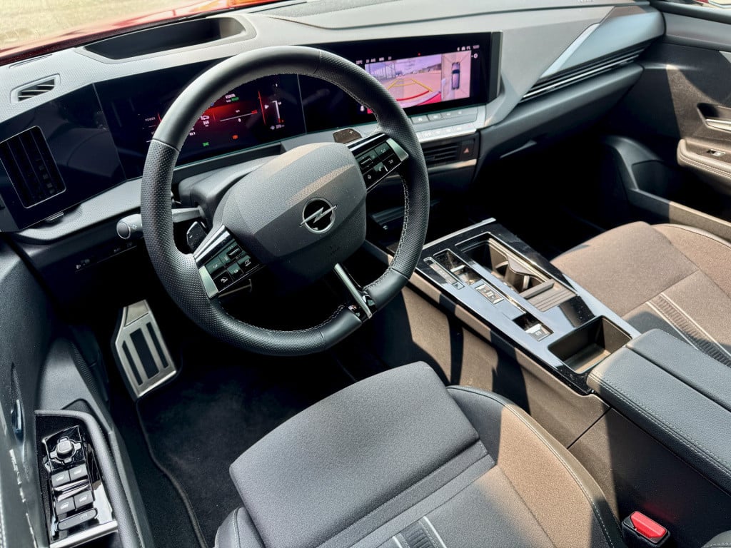 Opel Astra sports tourer 1.6 turbo plug in hybrid ultimate pano dak