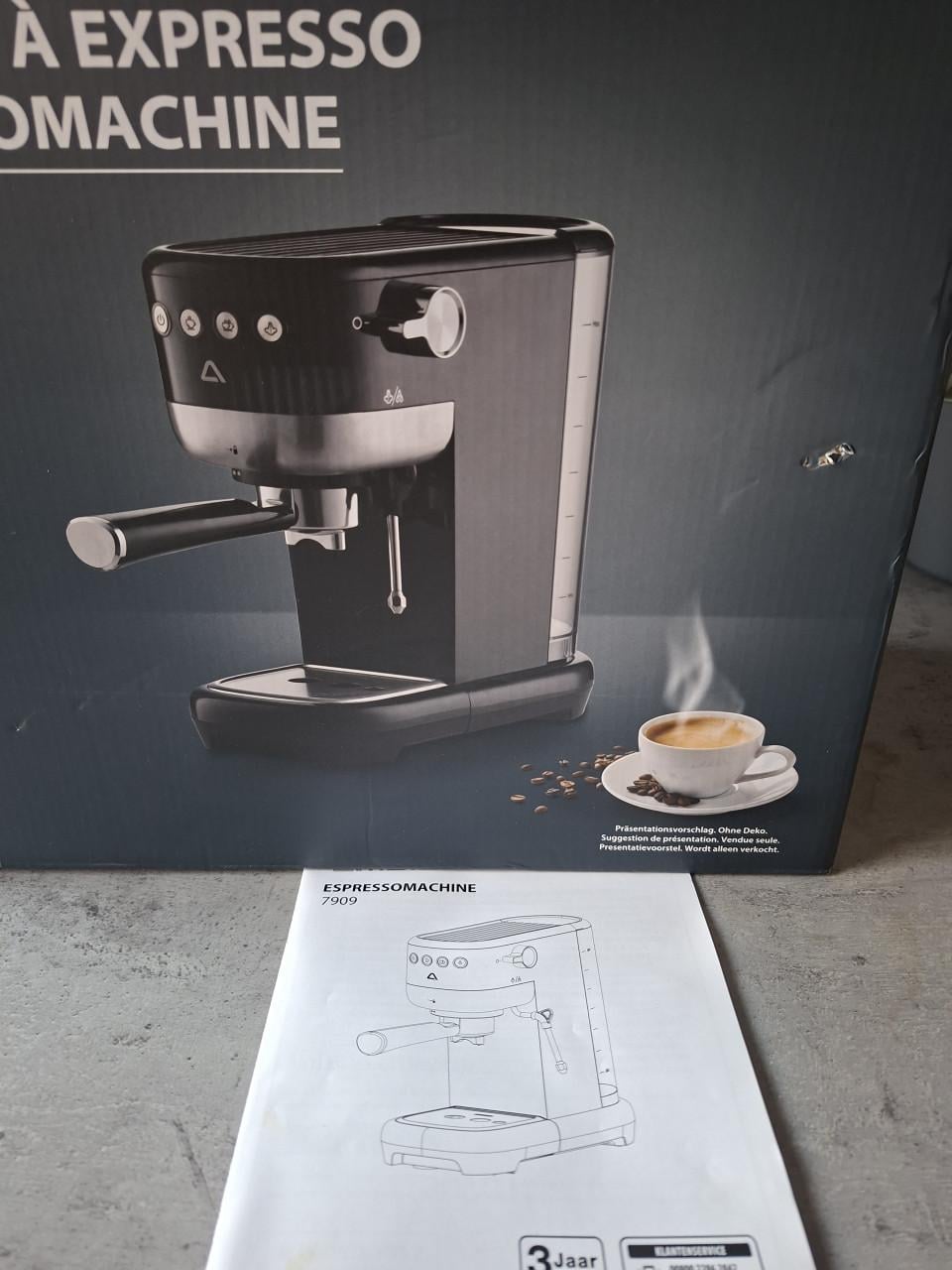Espresso machine 4 x gebruikt geheel compleet met doos.