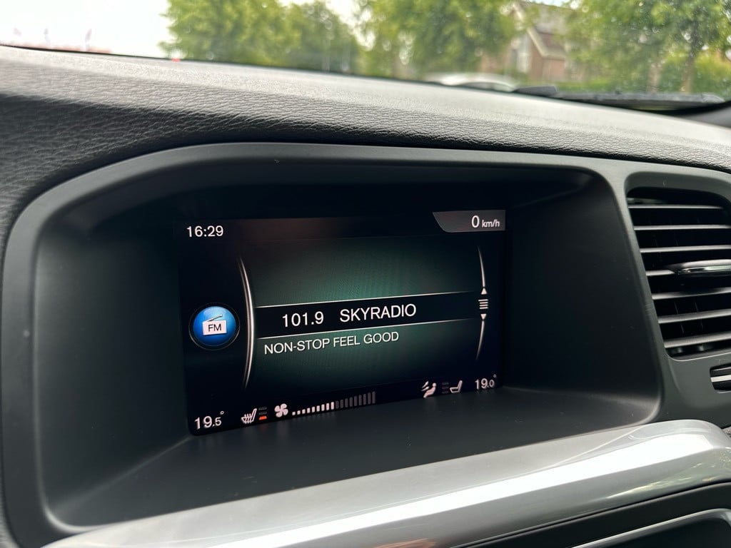 Volvo V60 2.0 t3 summum // 66.000km // dealeronderhouden //