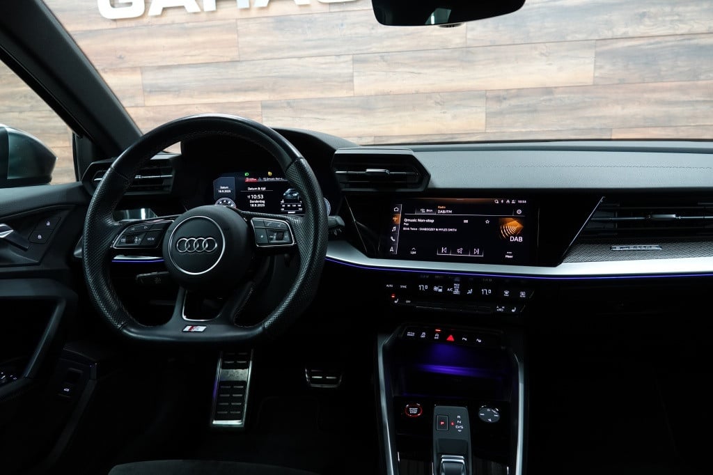 Audi A3 limousine 2.0 tfsi s3 quattro | cruise | matrix | alcantara |