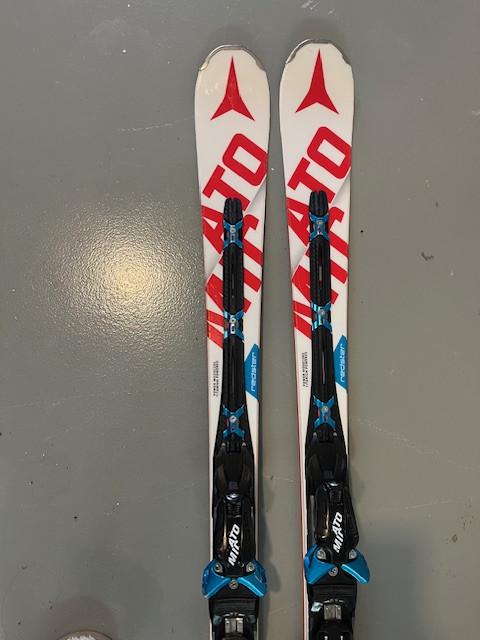 Ski's Atomic Doubledeck  redster SL 165 incl bindingen