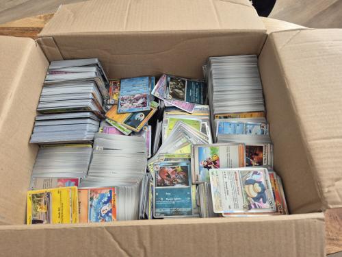 Koopje!!! mega partij van 5000 pokemon kaarten. veel glimmende