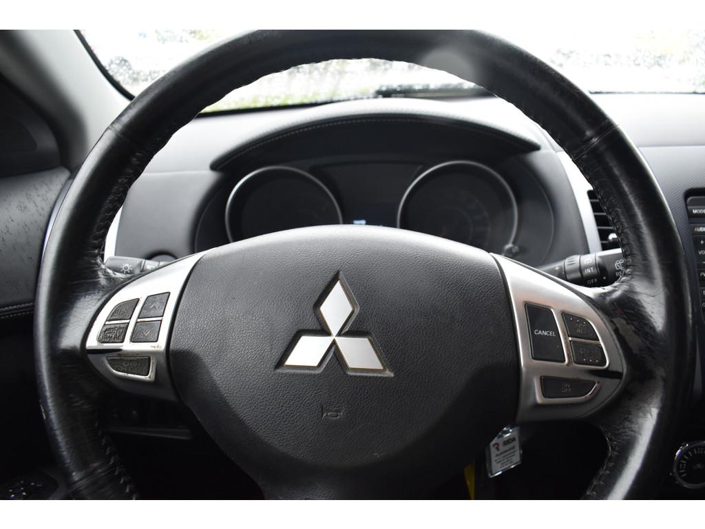 Mitsubishi Outlander outlander 2.2 di 4wd geel kenteken leder, navi, camera