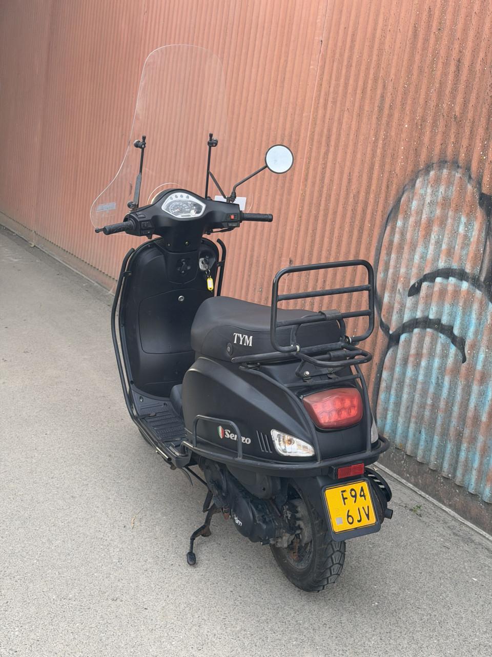 AGM VX50 scooter 45km/h 6600km met Windscherm Valbeugels