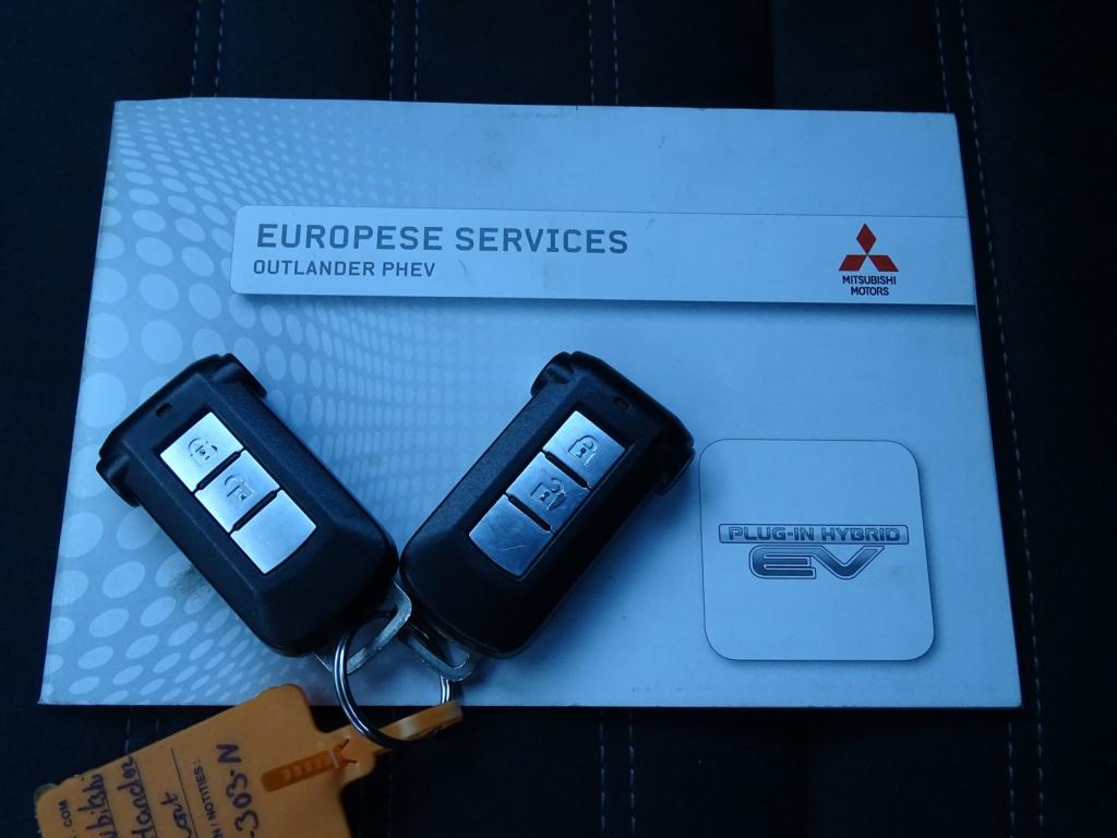 Mitsubishi Outlander 2.0 phev executive edition | trekhaak | navi | camera