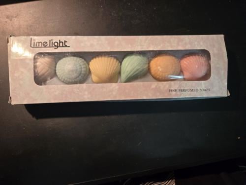 Set Lime Light fine perfumed soaps, 6 vintage decoratieve zeepjes.Nieuw