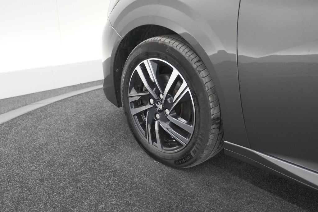 Peugeot 208 puretech 100 allure pack | camera | apple carplay | stoelverwar