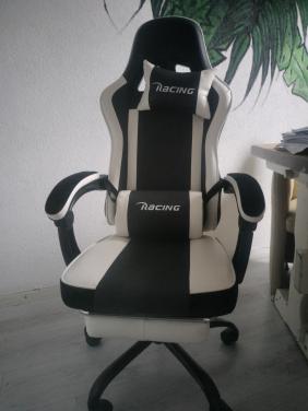 Zwart met witte Leren Gamestoel, 65euro enkel vandaag ( goed als nieuw)