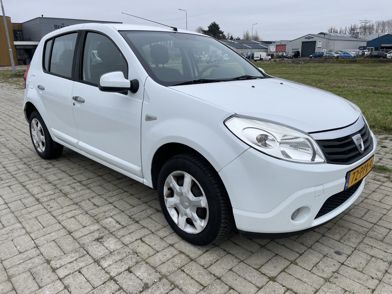 Dacia sandero 1.2 laureate 5 deurs airco